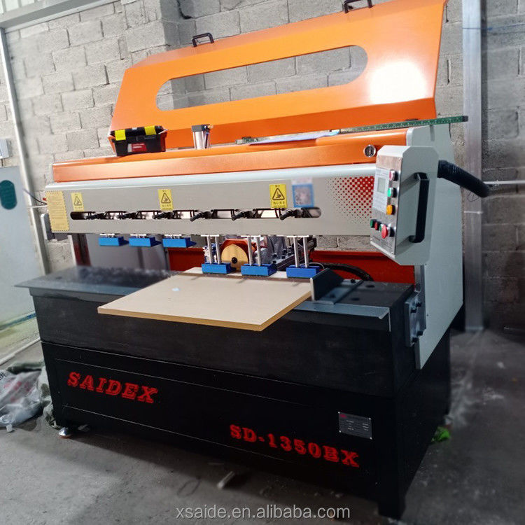 Máy đánh bóng kim cương acrylic chiều dài làm việc 1350mm với máy đánh bóng cạnh acrylic nạp bằng băng tải